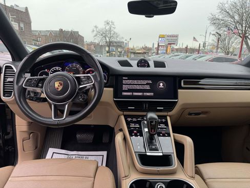 Used 2022 Porsche Cayenne Platinum Edition w/ Premium Package Plus image 21