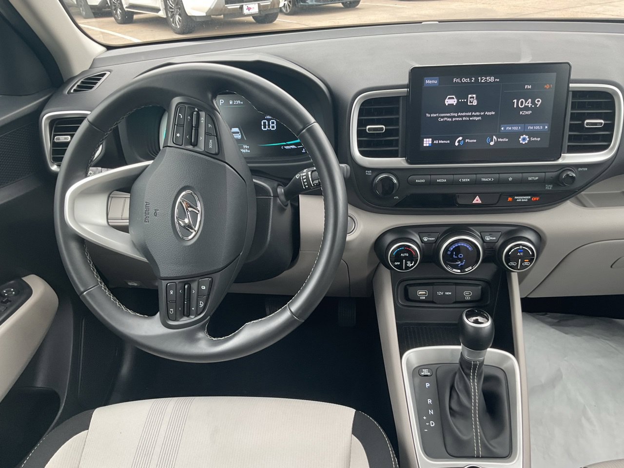 Used 2025 Hyundai Venue SEL FWD image 12