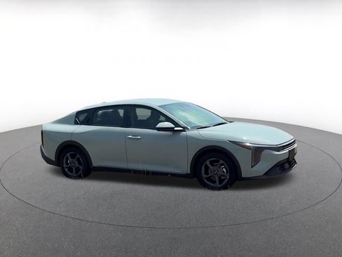 Used 2026 Kia K4 FWD image 2