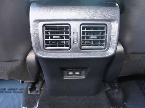 Used 2023 Toyota Venza XLE image 41