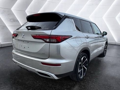 Used 2022 Mitsubishi Outlander SE image 4