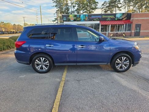 Used 2020 Nissan Pathfinder SV image 7
