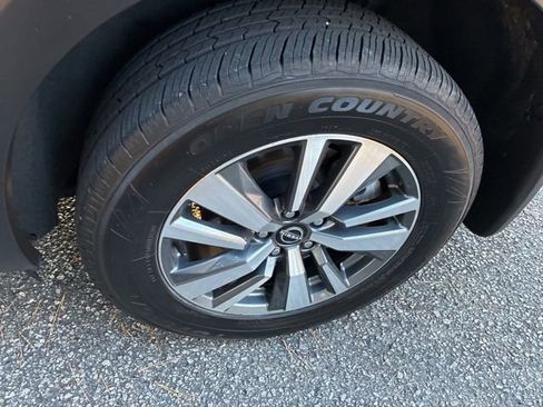 Used 2023 Nissan Pathfinder SL image 12