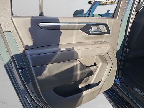 New 2026 Chevrolet Suburban RST w/ RST Capability Package image 29