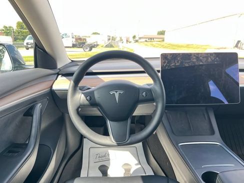 Used 2022 Tesla Model 3 Long Range AWD/4WD image 18