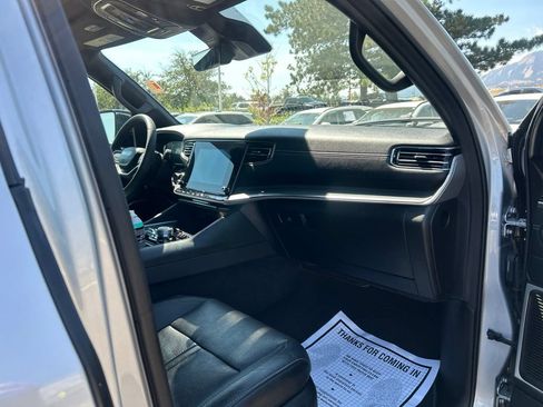 Used 2024 Jeep Wagoneer Series II w/ Flexible Seating Group AWD/4WD image 12