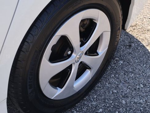 Used 2015 Toyota Prius Three FWD image 42