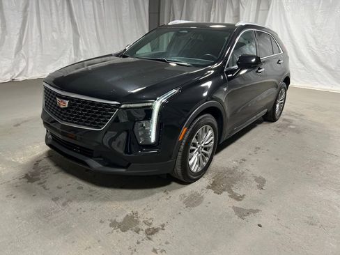 Used 2025 Cadillac XT4 Premium Luxury image 3