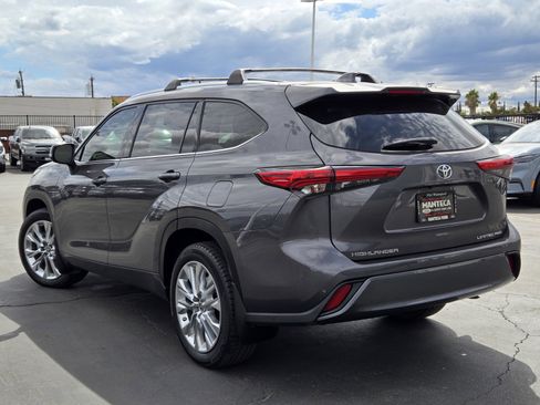 Used 2021 Toyota Highlander Limited image 6