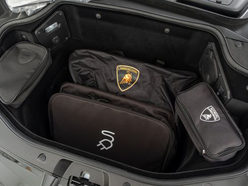 Used 2025 Lamborghini Revuelto AWD/4WD image 40
