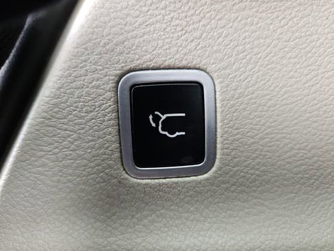 Used 2017 Chrysler Pacifica Touring-L w/ Tire & Wheel Group image 27