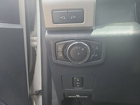 Used 2022 Ford F350 Lariat w/ Black Appearance Package AWD/4WD image 44