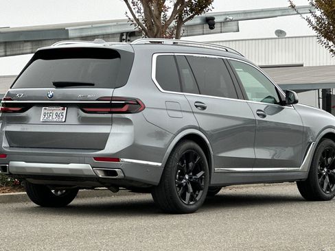 Used 2025 BMW X7 xDrive40i w/ Premium Package image 4