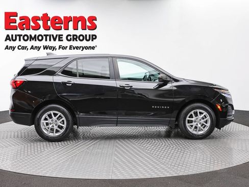 Used 2022 Chevrolet Equinox LS w/ LS Convenience Package FWD image 4
