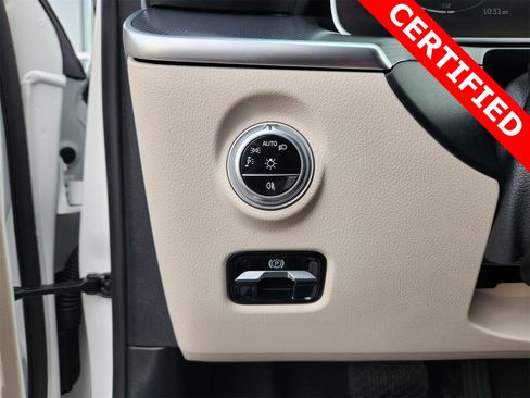 Certified 2025 Mercedes-Benz C 300 Sedan image 23