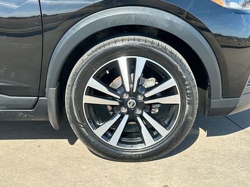 Used 2019 Nissan Kicks SV image 10