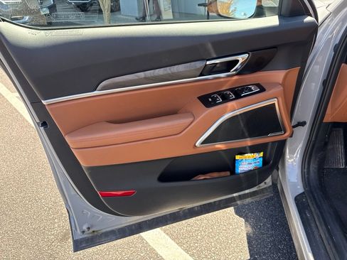 Used 2025 Kia Telluride AWD image 6