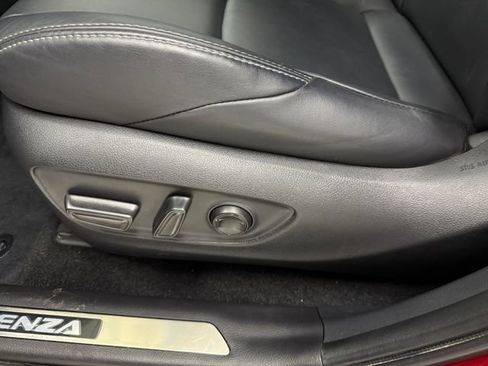 Used 2024 Toyota Venza XLE AWD/4WD image 28