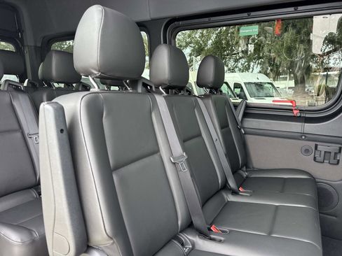Used 2025 Mercedes-Benz Sprinter 2500 image 5