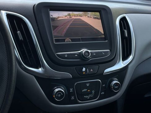 Used 2022 Chevrolet Equinox LS w/ LS Convenience Package FWD image 18