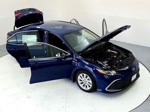 Certified 2023 Toyota Camry LE image 17