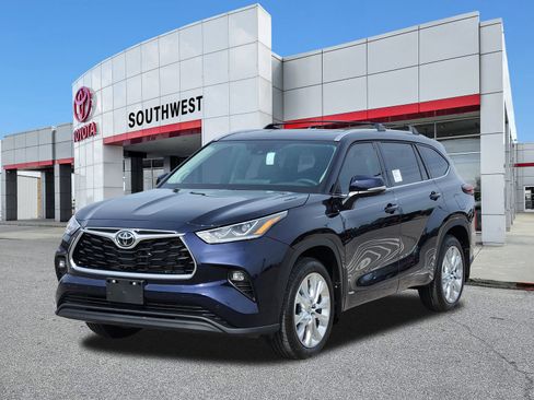 New 2026 Toyota Highlander Limited image 2