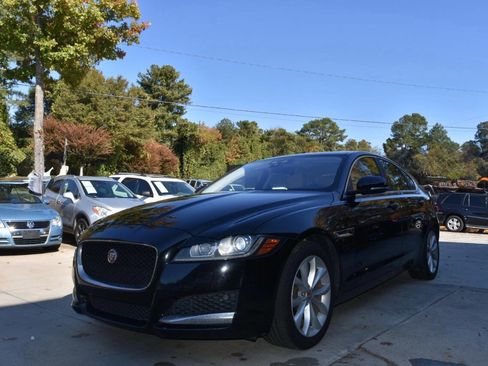 Used 2017 Jaguar XF Premium image 31