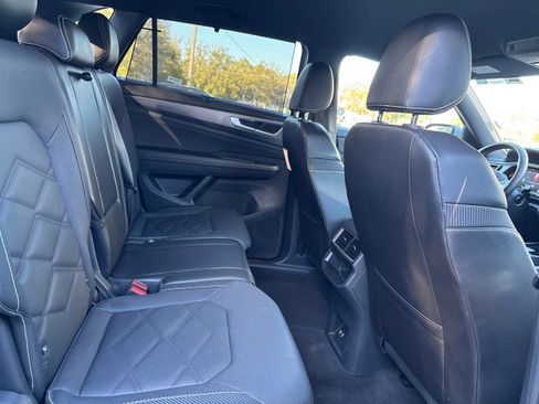 Used 2024 Volkswagen Atlas Cross Sport SE image 14