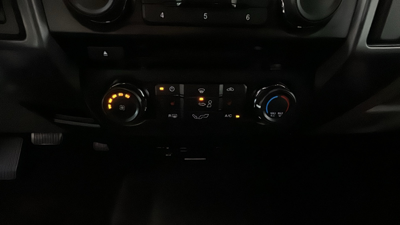 Used 2015 Ford F150 XLT w/ Equipment Group 302A Luxury AWD/4WD image 26