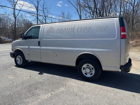 Used 2006 Chevrolet Express 2500 image 17