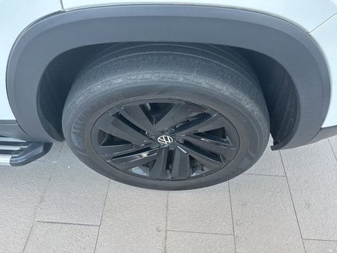 Used 2021 Volkswagen Atlas Cross Sport SE FWD image 7