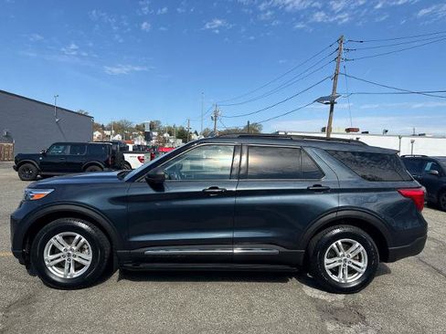 Certified 2022 Ford Explorer XLT w/ Equipment Group 202A AWD/4WD image 3