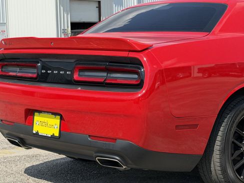 Used 2021 Dodge Challenger SXT RWD image 11