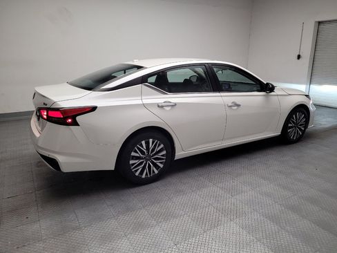 Used 2024 Nissan Altima 2.5 SV FWD image 10