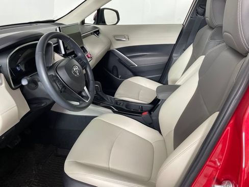 Used 2024 Toyota Corolla Cross XLE w/ Convenience Package AWD/4WD image 2