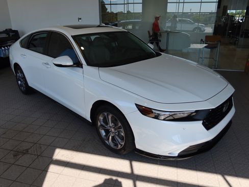 Used 2023 Honda Accord EX-L image 2