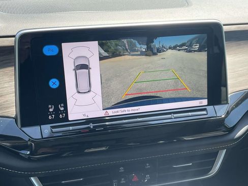 Used 2024 Volkswagen Atlas SEL AWD/4WD image 25