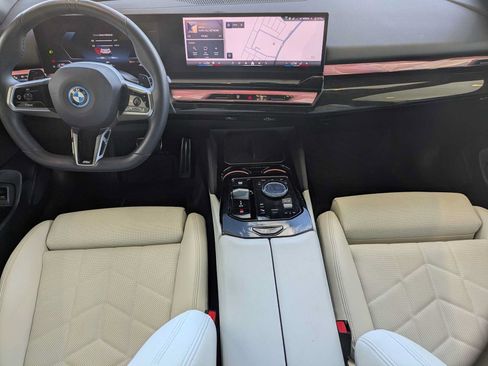 Used 2026 BMW 550e xDrive w/ Premium Package AWD/4WD image 18
