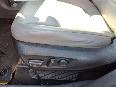 Used 2022 Toyota Sienna XLE image 18