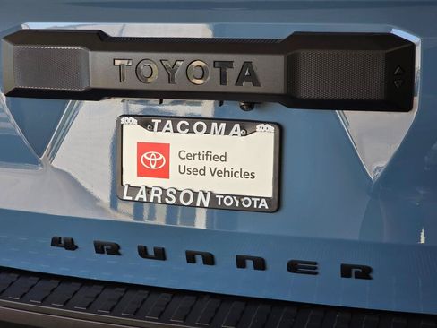 Used 2025 Toyota 4Runner SR5 AWD/4WD image 13