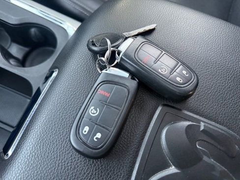 Used 2017 RAM 1500 Laramie w/ Convenience Group image 33