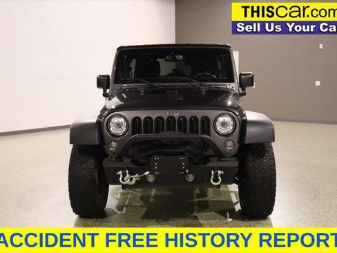 Used 2018 Jeep Wrangler Unlimited Rubicon w/ Connectivity Group AWD/4WD image 3