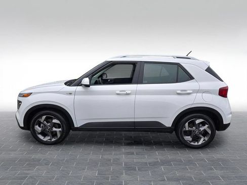 Used 2025 Hyundai Venue SEL FWD image 6