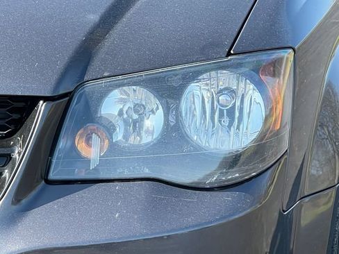 Used 2017 Dodge Grand Caravan SE FWD image 32