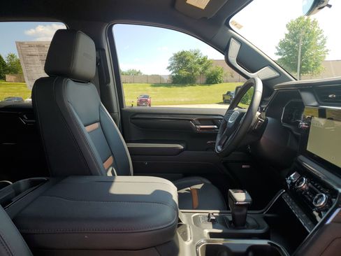 Used 2024 GMC Sierra 1500 AT4 w/ Technology Package image 34