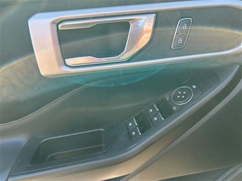 Used 2020 Ford Explorer XLT w/ Comfort Package image 17