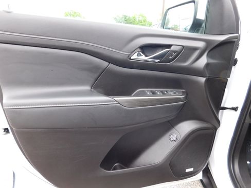 Used 2023 GMC Acadia SLT FWD image 15