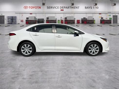 Used 2023 Toyota Corolla LE w/ Carpet Mat Package (TMS) FWD image 9