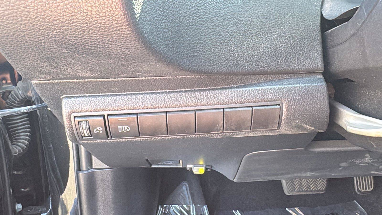 Used 2021 Toyota Corolla LE w/ Carpet Mat Package (TMS) FWD image 9