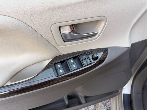 Used 2015 Toyota Sienna XLE Premium image 14